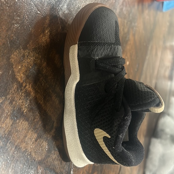 Nike shoes - Picture 6 of 9